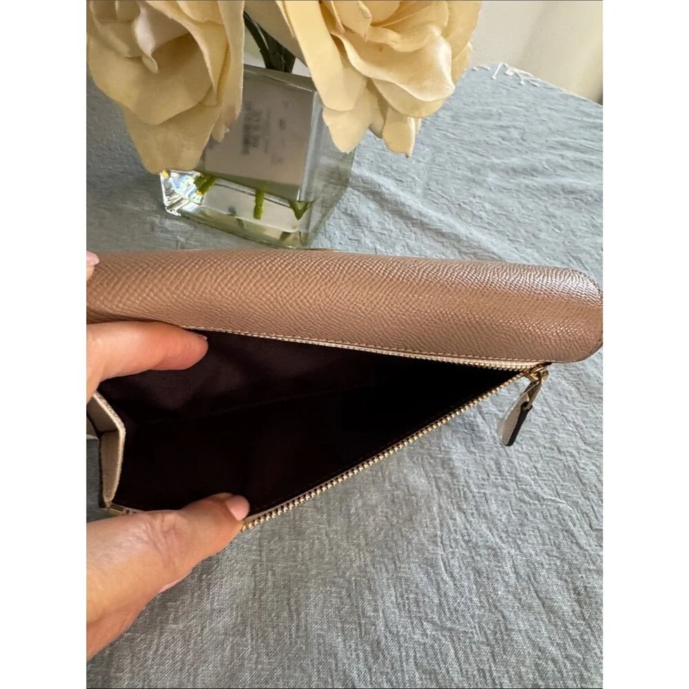 Coach Wyn Soft Wallet in Colorblock Two-Tone Envelope Wallet Clutch Beige Taupe